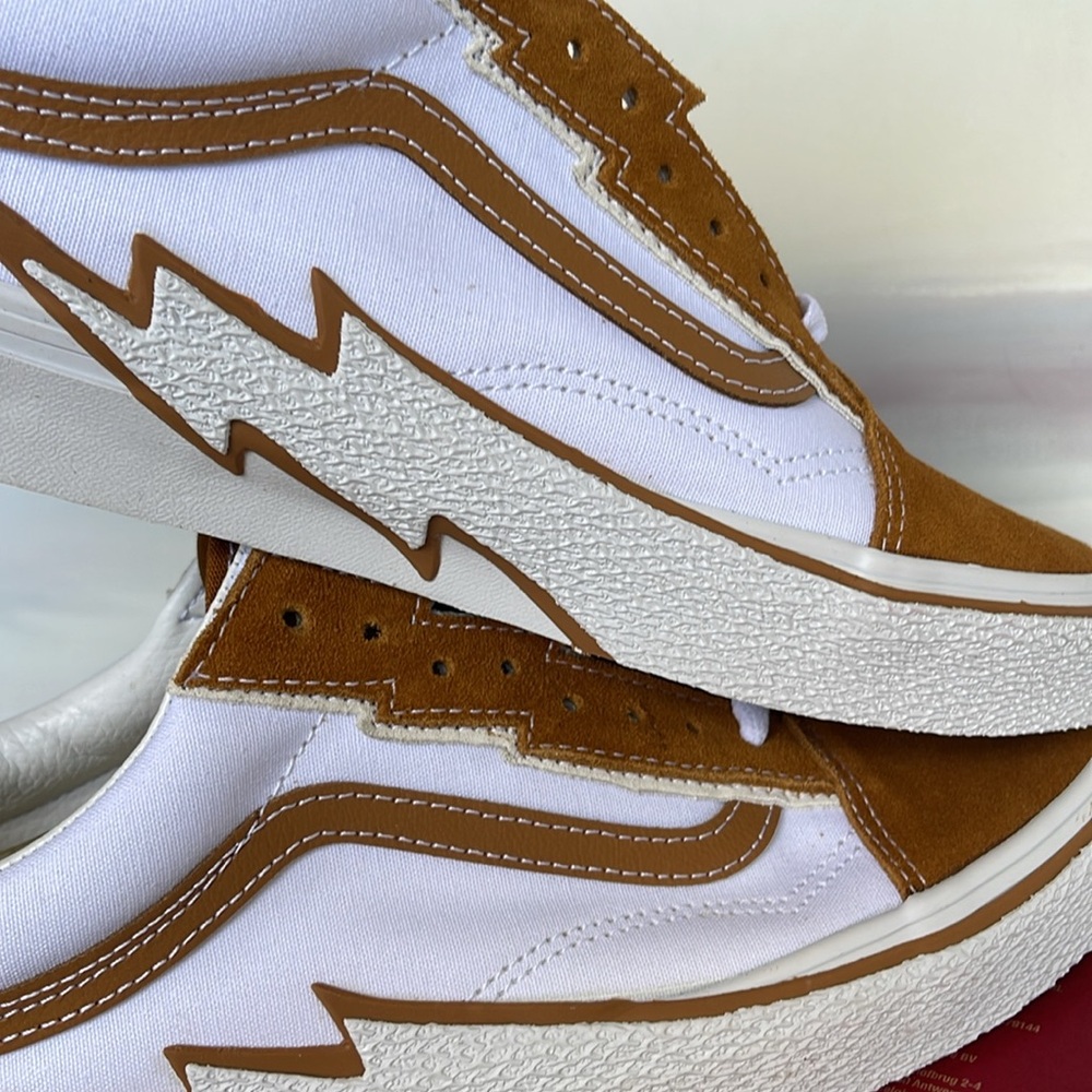 Vans Men’s Old Skool Bolt
Cathay Spice
VN0009Q5KFR 
Sneakers - Picture 15 of 16